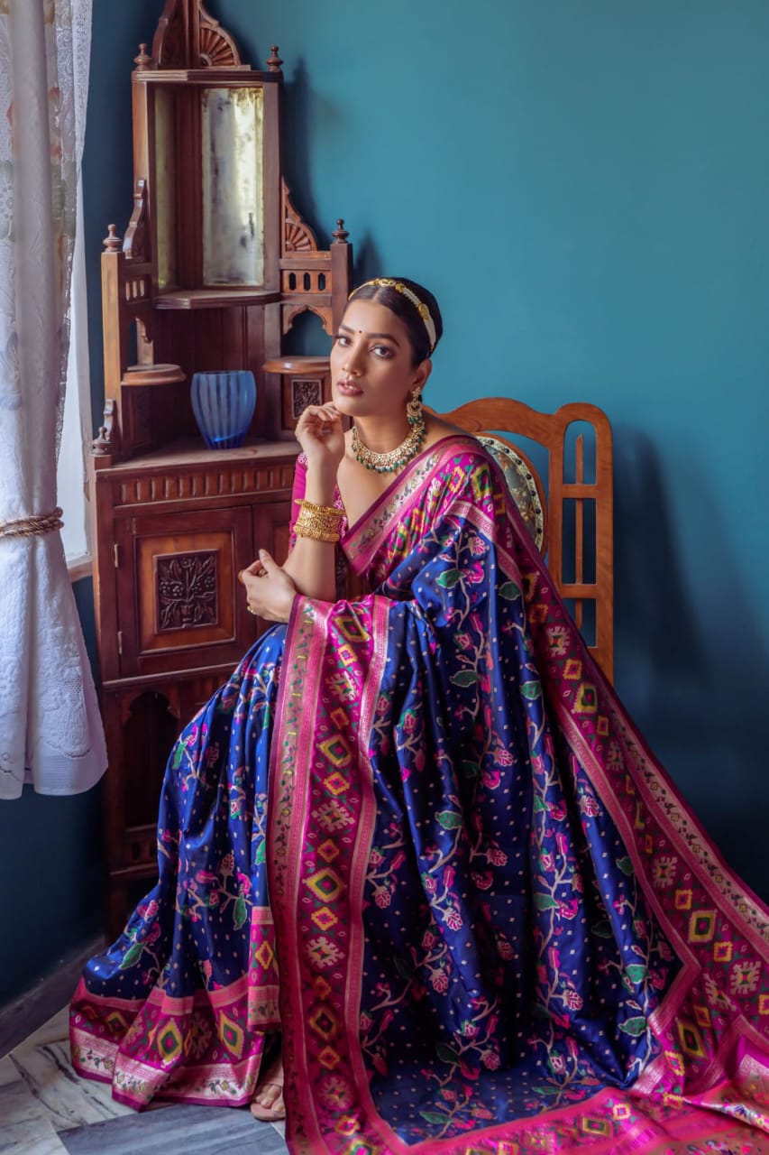 Rocky Aur Rani Kii Prem Kahaani saree collection: Be a proud owner of  'Rocky Aur Rani Kii Prem Kahaani' saree! Alia Bhatt & Manish Malhotra to  sell the collection online - The