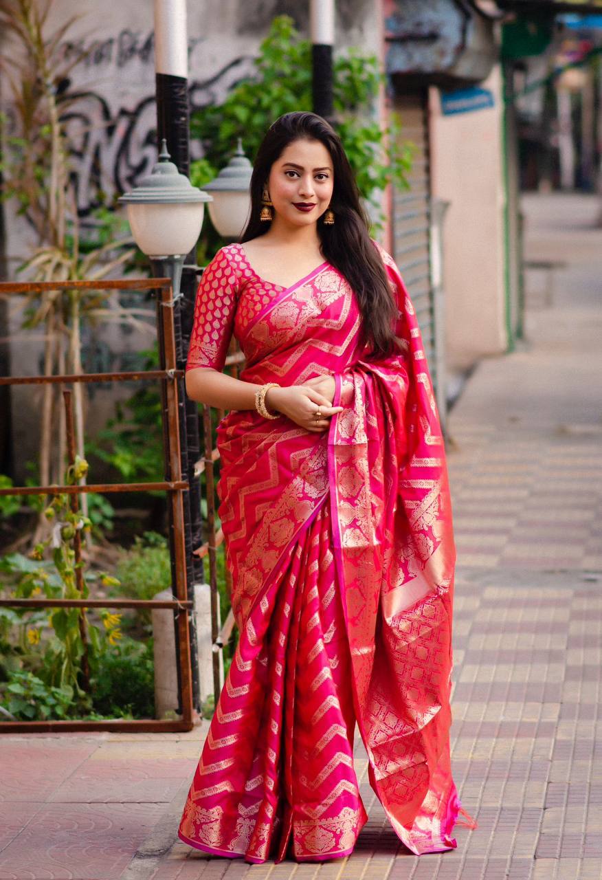 Magenta Pink Woven Traditional Banarasi Silk Saree – zarikaariindia.com