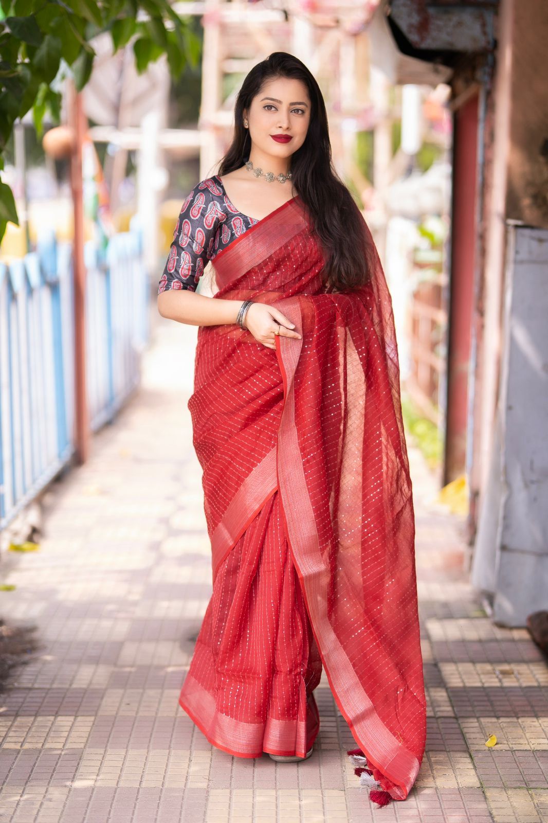 Jamdani Linen Saree in Maroon : SBEA1144