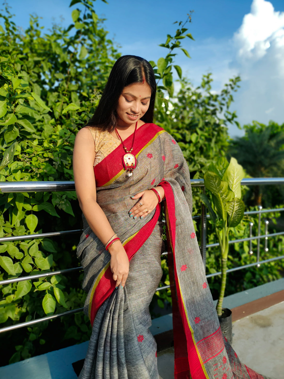 Red Lilen Saree