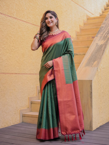 Pine Green Kubera Pattu Kanjivaram Silk Saree