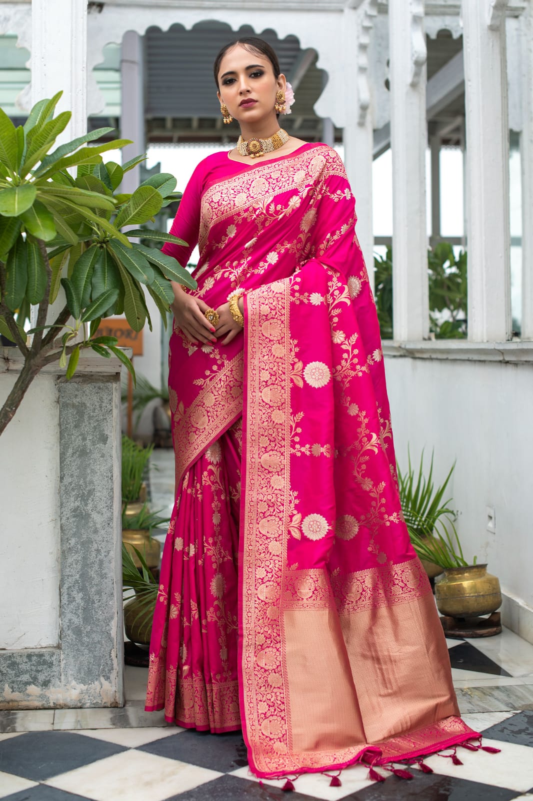 Buy Magenta Women's Banarasi Silk Blend Zari Woven Saree for Women Online @  Tata CLiQ Luxury